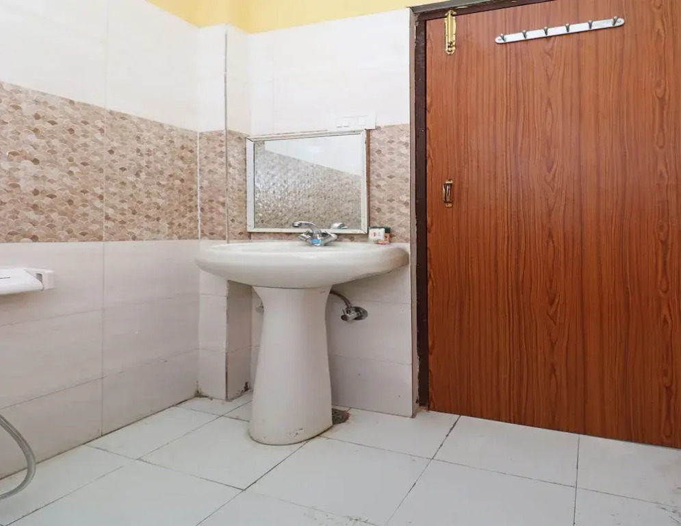 OYO 9307 Home Stay Hotel Nirmal Palace
