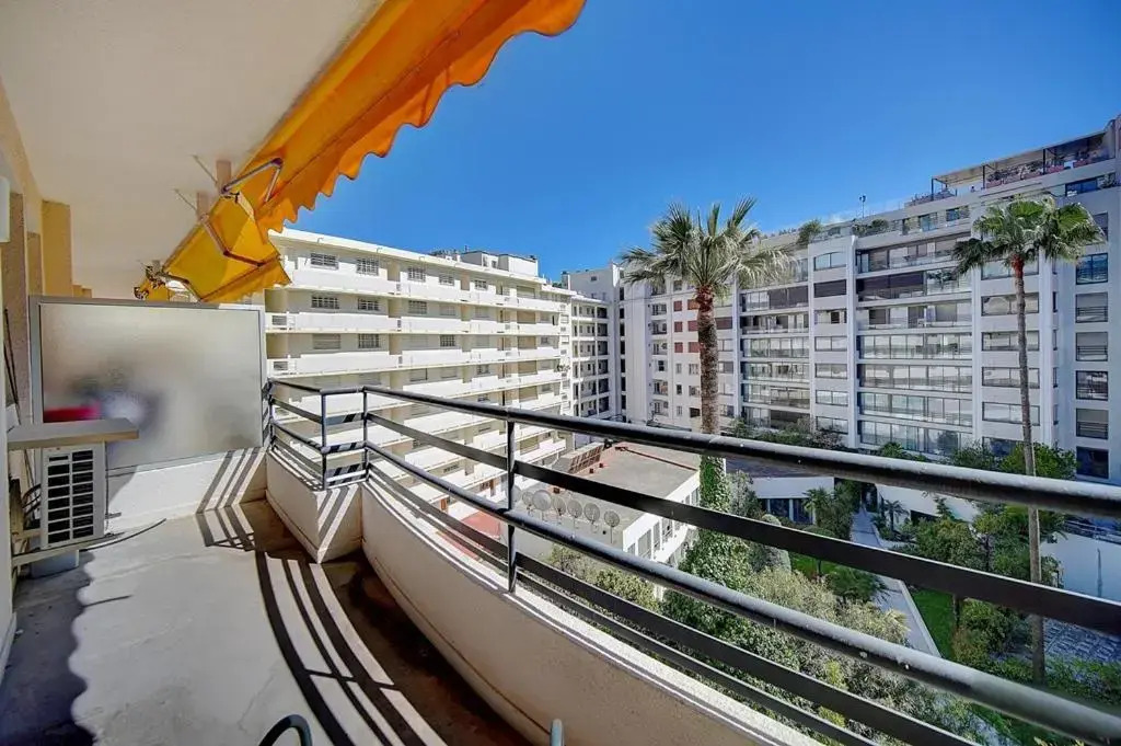 STUDIO MODERNE et LUMINEUX PROCHE CROISETTE A0B132