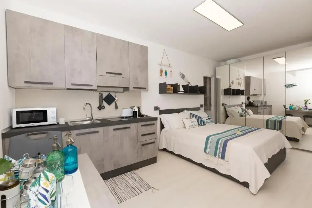 Apartment A lago, private beach and parking