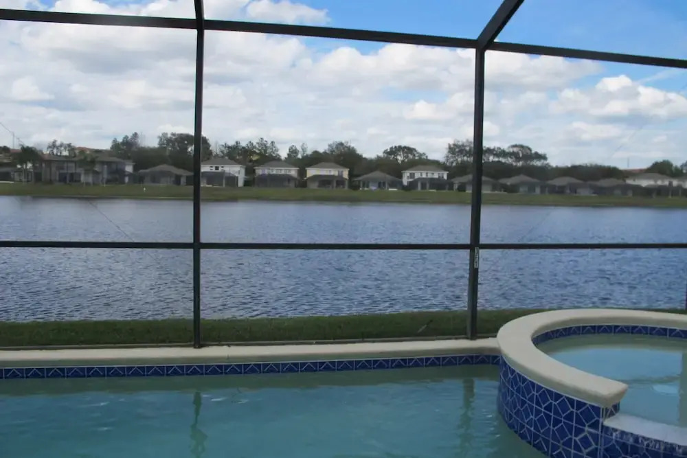 Sunset Lakes Pool Home by Sun 'n Fun VH