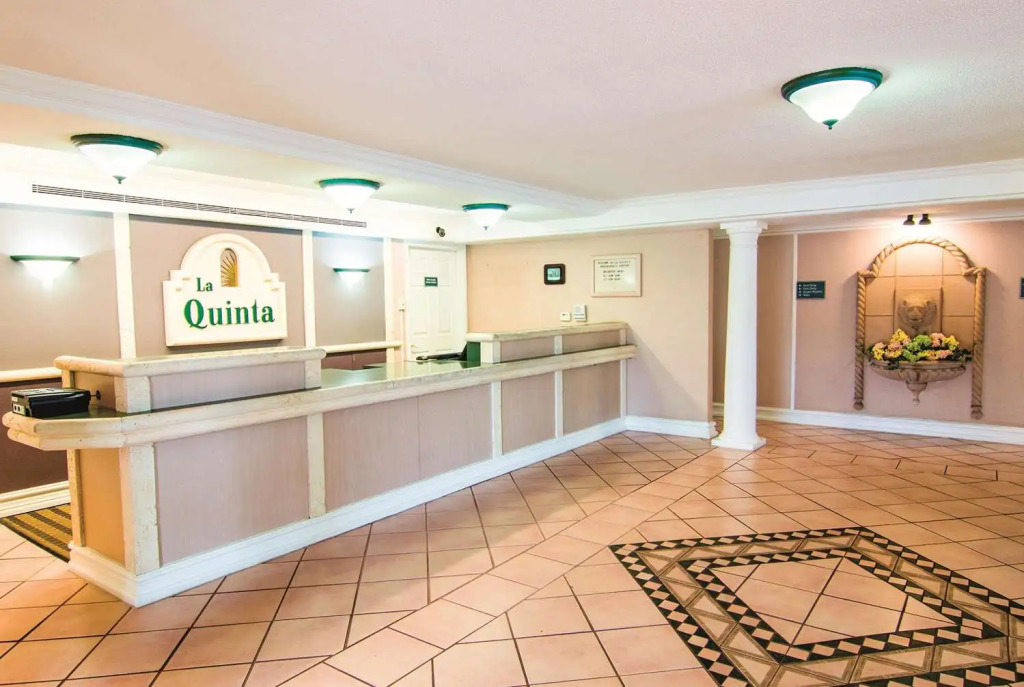 Norwood Inn & Suites By BlissPoint