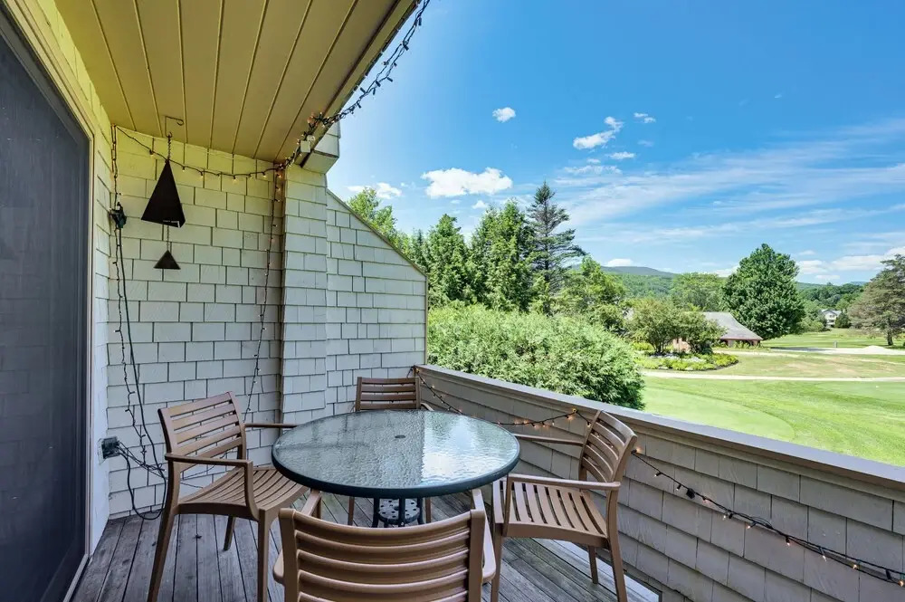 Beautiful Wentworth Golf Club Condo: Balcony & A/C