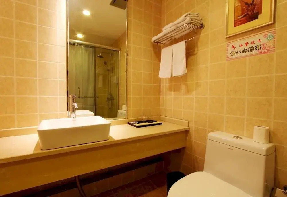Tonglu Baioute Holiday Hotel