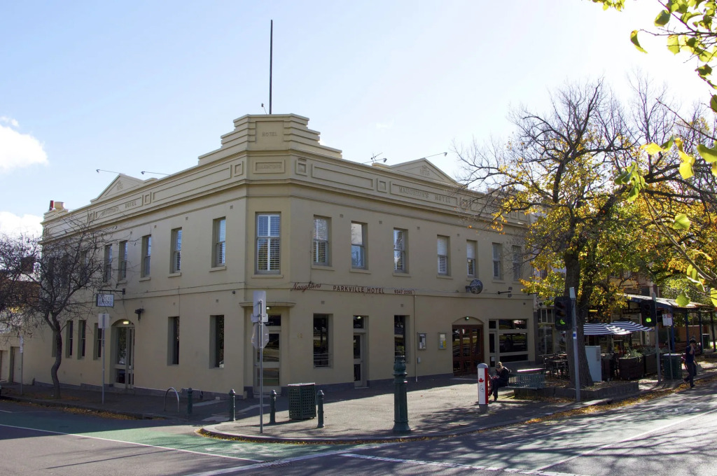 Naughtons Hotel