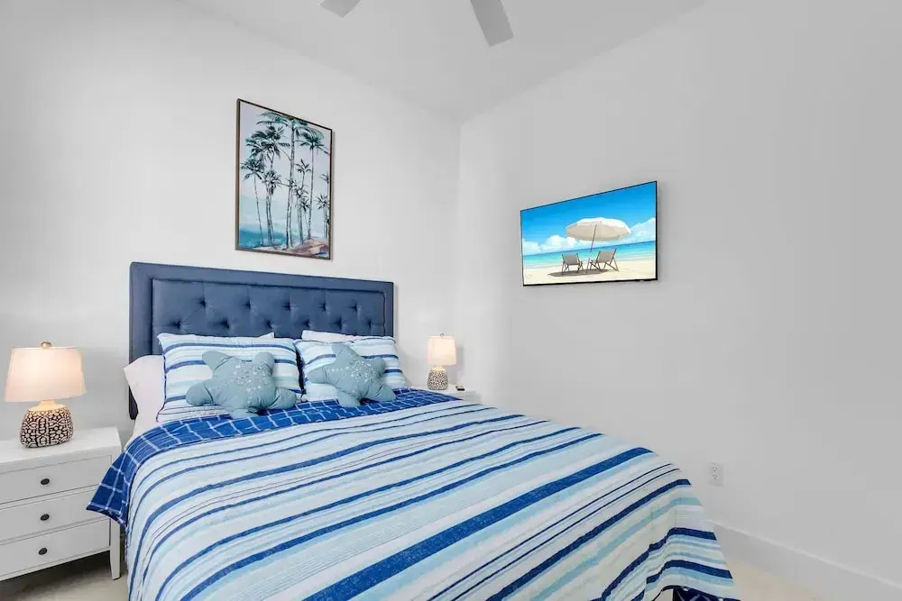 Islamorada Home, Ocean Views, Playroom, Near Tiki Bar, Pool, And Boat Dockage, Ultimate Keys Getaway 3 Bedroom Home by RedAwning