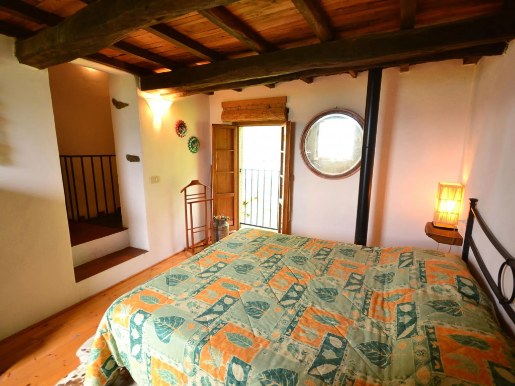 Beautiful Cottage in Pescia with bubble bath