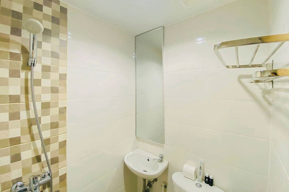 Compact Studio With City View At The Alton Apartment