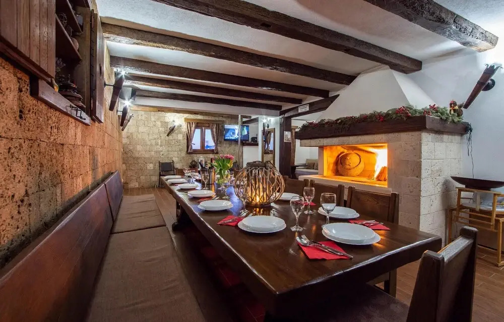 Beautiful Home in Makarska With Wifi and 7 Bedrooms