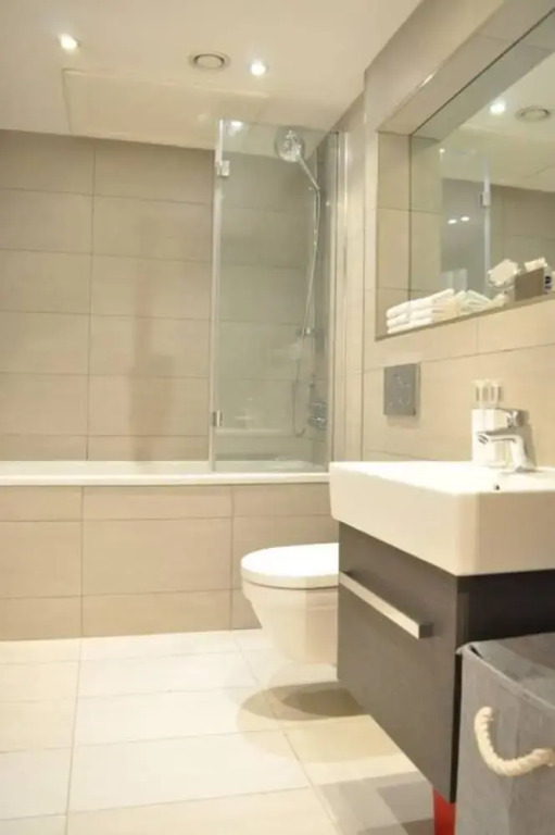 2 Bedroom 2 Storey Flat in Perfect Location