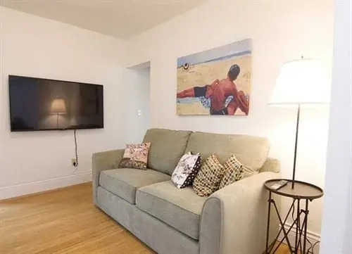 927 Jefferson Suites