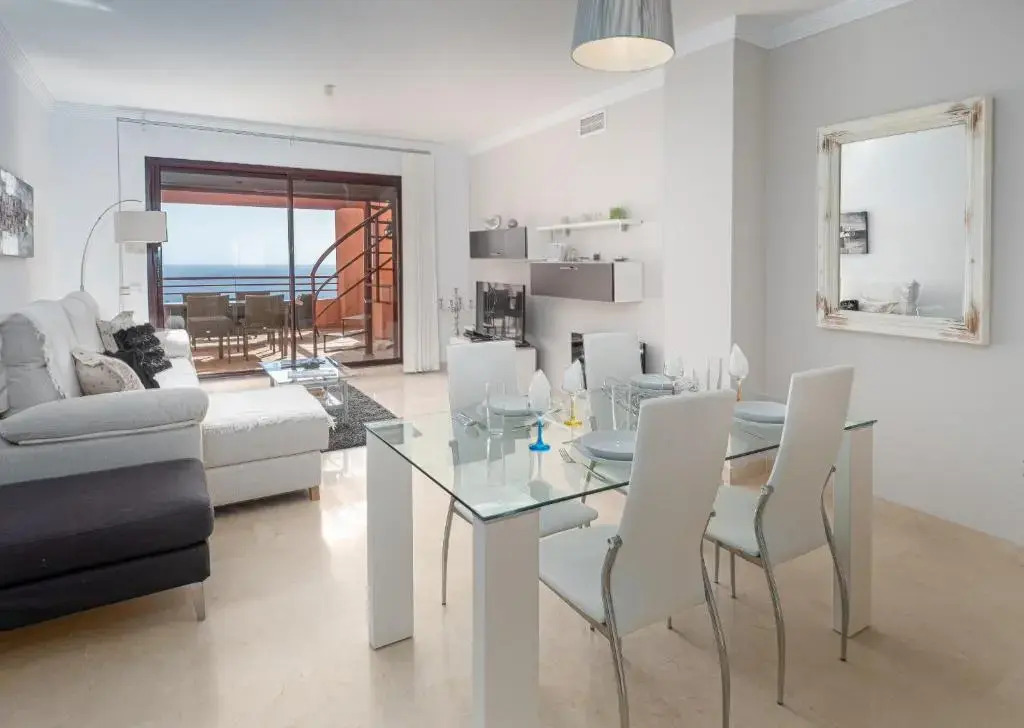 2086-Amazing penthouse 2 terraces sea view