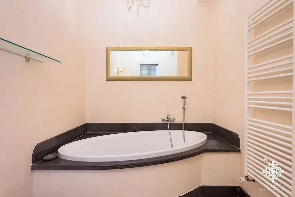 Villa Festosa - Luxury retreat by the beach