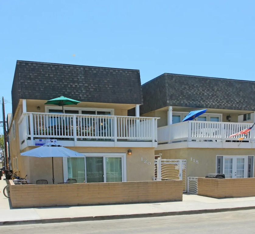31st St A (68338) - 2 Br townhouse by RedAwning
