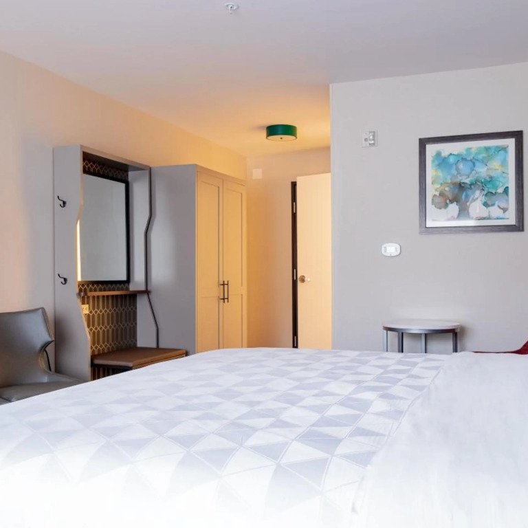 Holiday Inn & Suites Philadelphia W - Drexel Hill by IHG