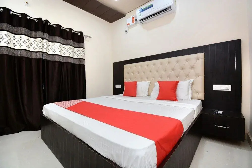 OYO 40235 Aashiaana Guest House