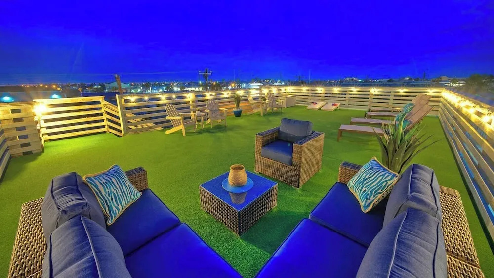 Terrace Landing Trio by Avantstay Sleeps 36 3 Coastal Home + Shared Pool + Golf Cart Zone Old Town Port A Dining