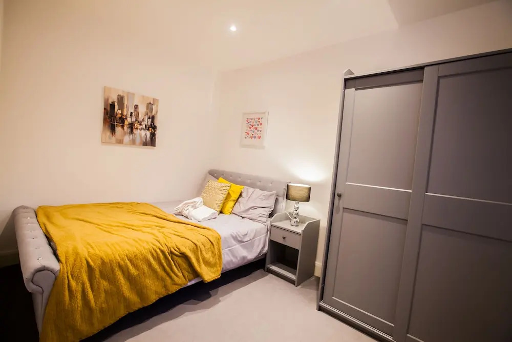 Surbiton Luxury Garden House 19A