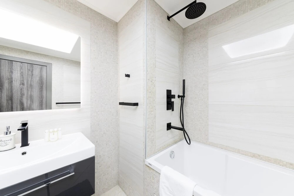 Maison Privee - Beach Access Apt w/ Burj & Sea Views on The Palm