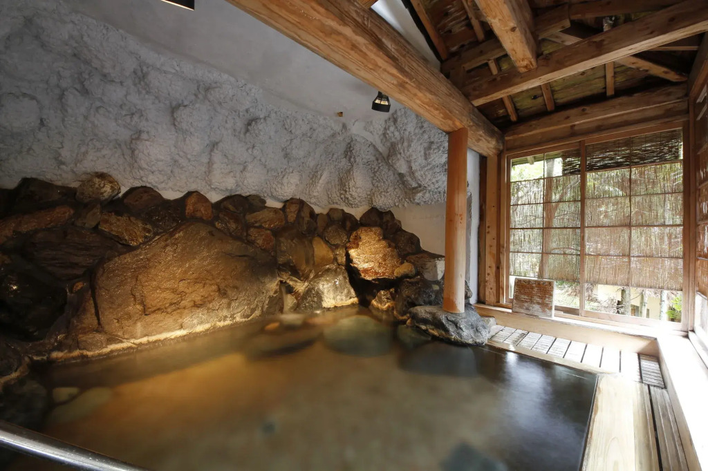 Izanro Iwasaki Ryokan