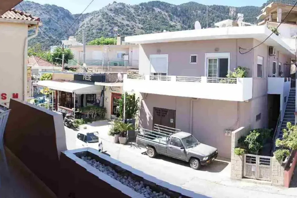 Irene's Apartment In Salakos