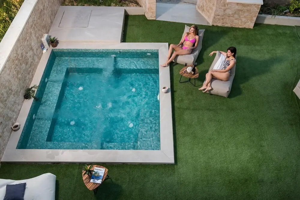 Aegean Breeze Luxury Apartments next to the sea