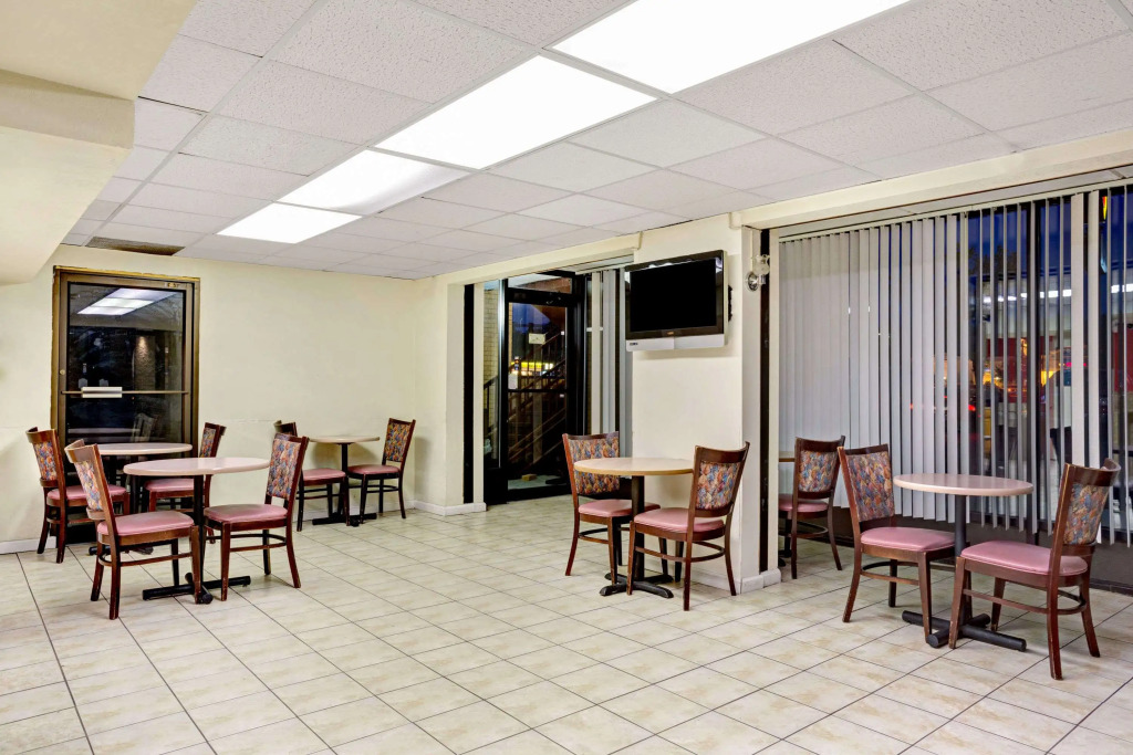 Super 8 by Wyndham Fredericksburg
