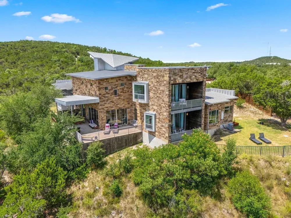 Luxury 4BR Hilltop Retreat With Scenic Views