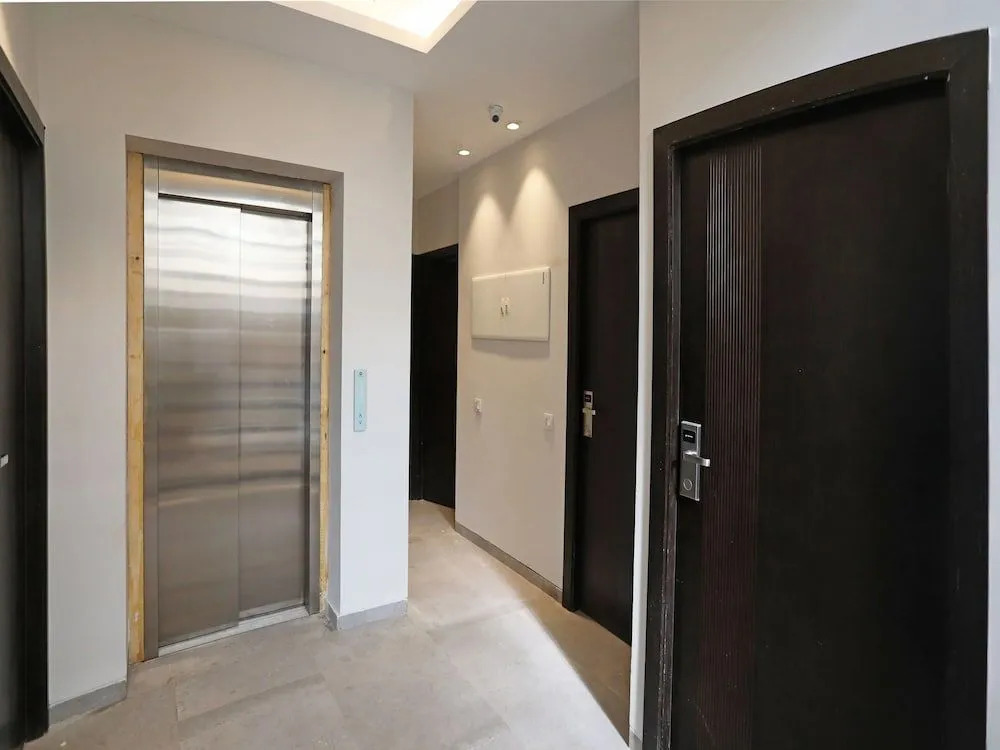 OYO 11071 Hotel Tisya