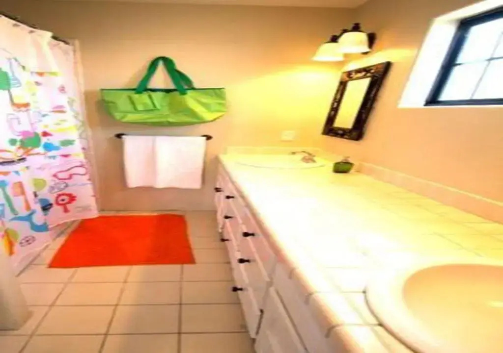 Lg BEACH Home, POOL, Hot Tub, Close to Beaches & Downtown El Segundo Beach