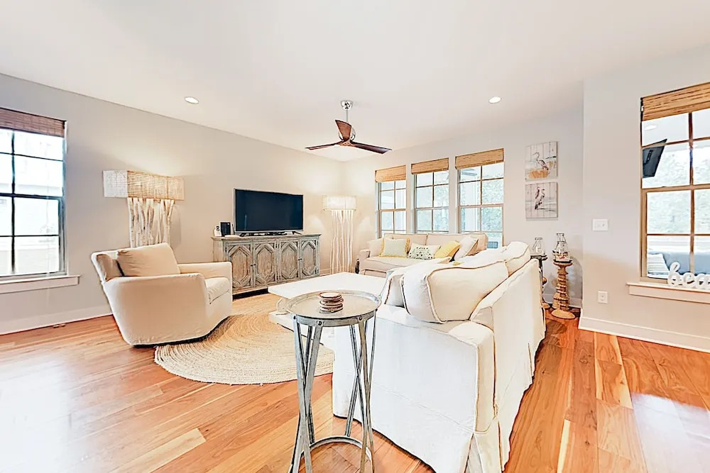 Cypress - 2 Masters, Golf Cart & Amenities 4 Bedroom Home
