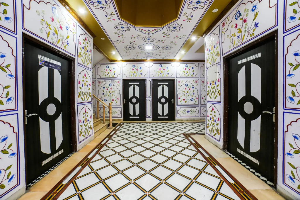 Collection O 36316 Hotel White Palace