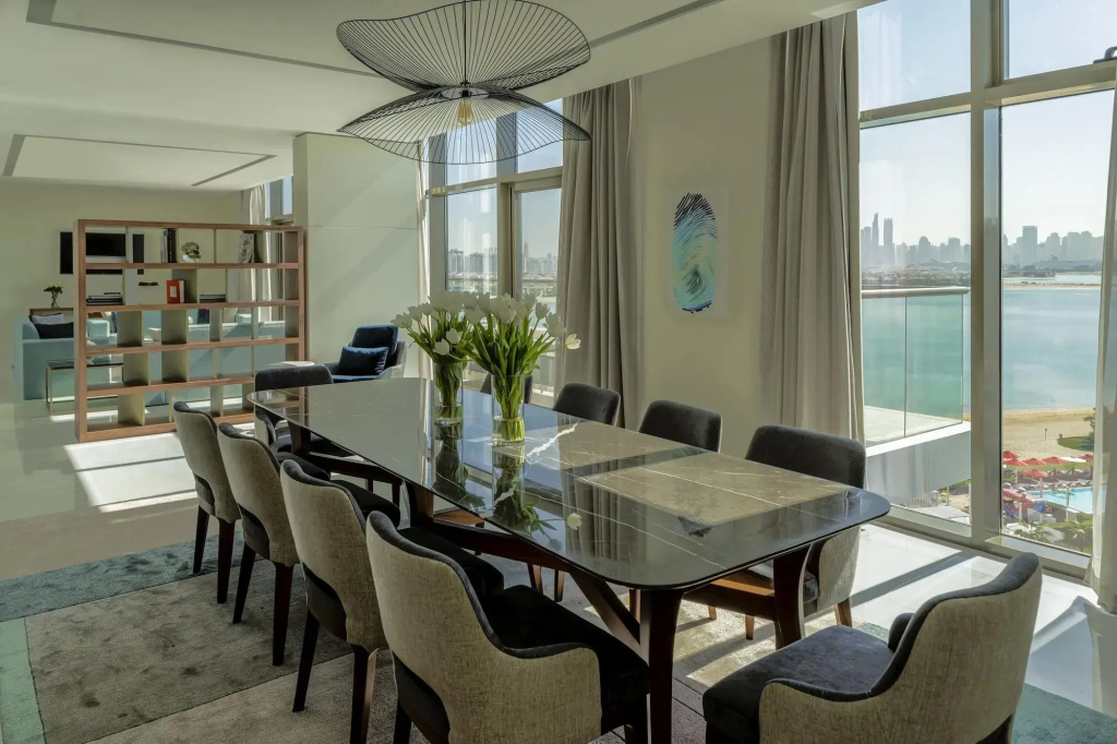 Th8 Palm Dubai Beach Resort, Vignette Collection by IHG