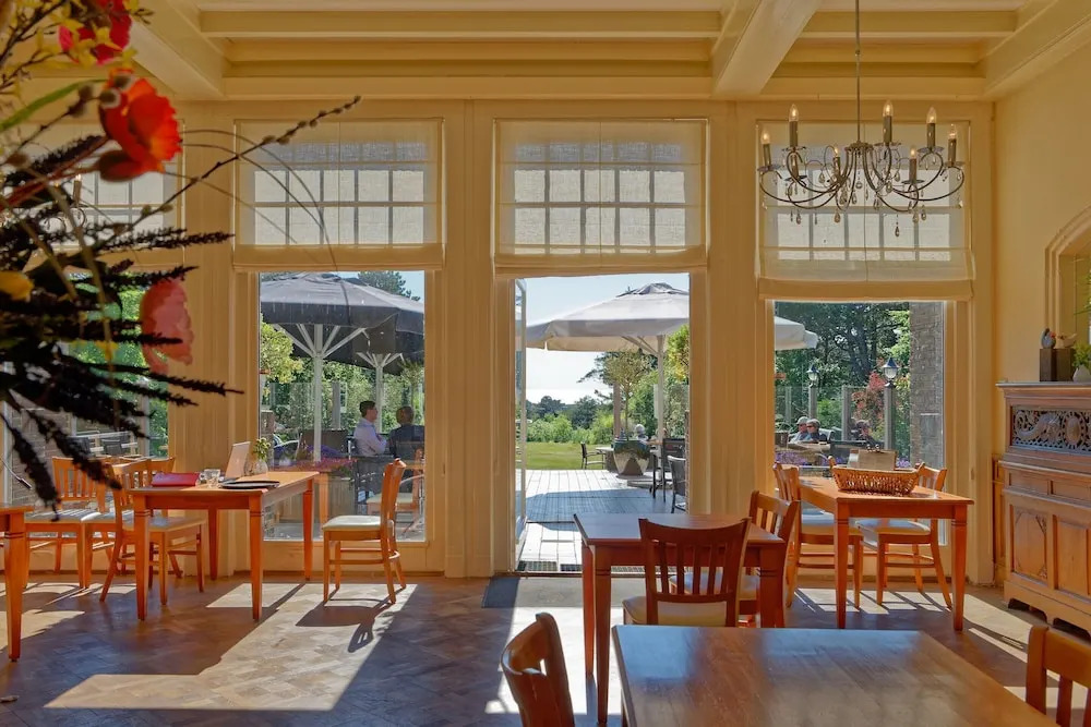 Unique Studio on Large Estate With sea View