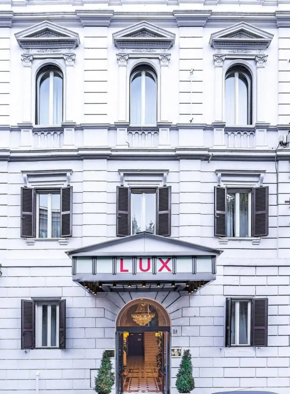 Raeli Hotel Lux