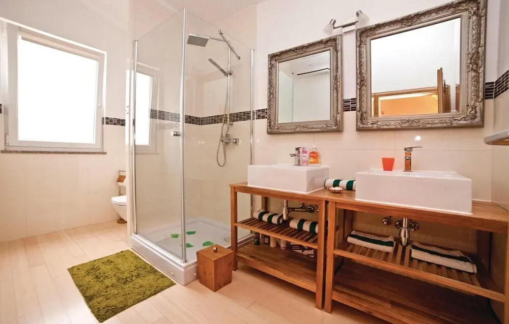 Awesome Home in Kucine Solin with Hot Tub, WiFi & 7 Bedrooms
