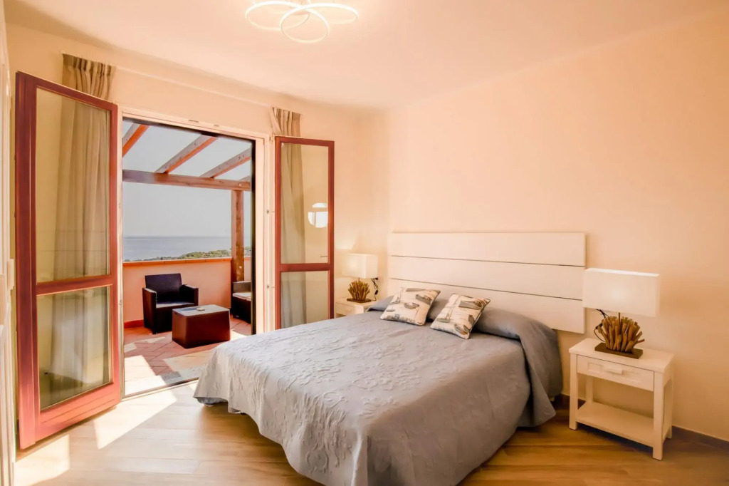 Just built with beautiful sea view, in the center of Capoliveri and equipped with every comfort-Casa Andreale