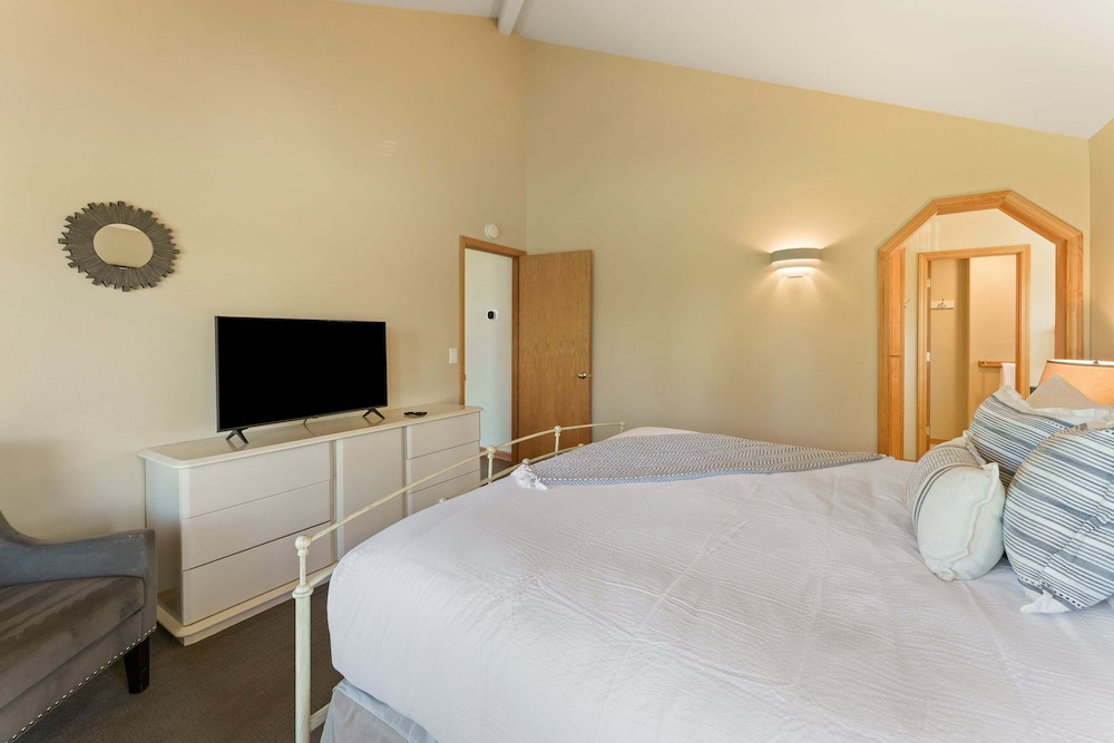 Sunriver Golf Views Hot Tub Escape