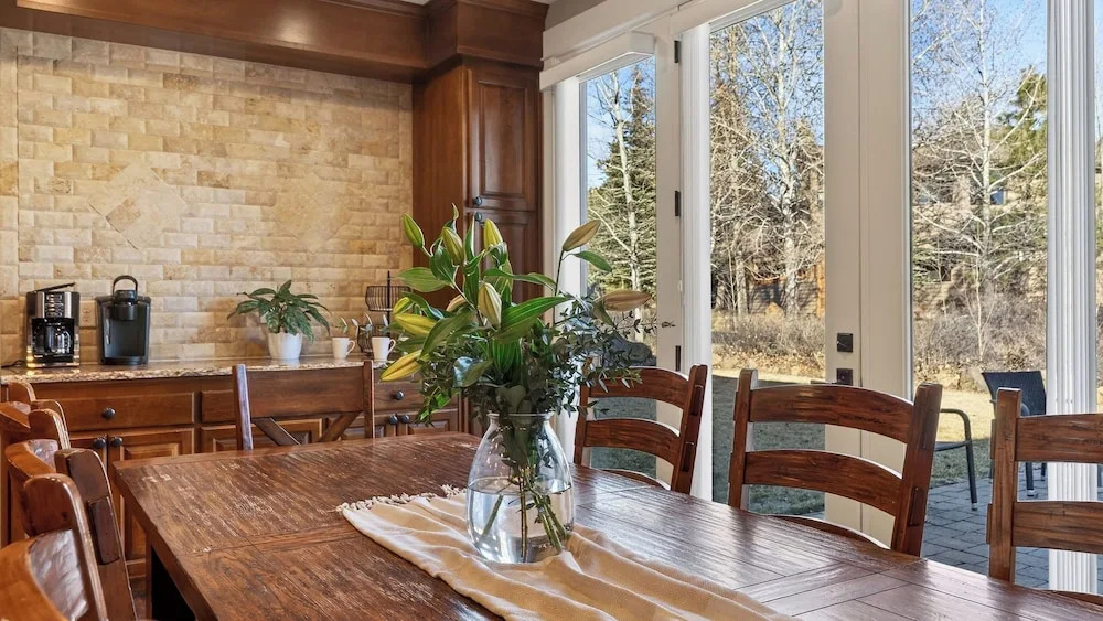 Mulligan Estate by Avantstay Sunriver Retreat + Hot Tub + Game Room + Bikes + Near Trails & Golf