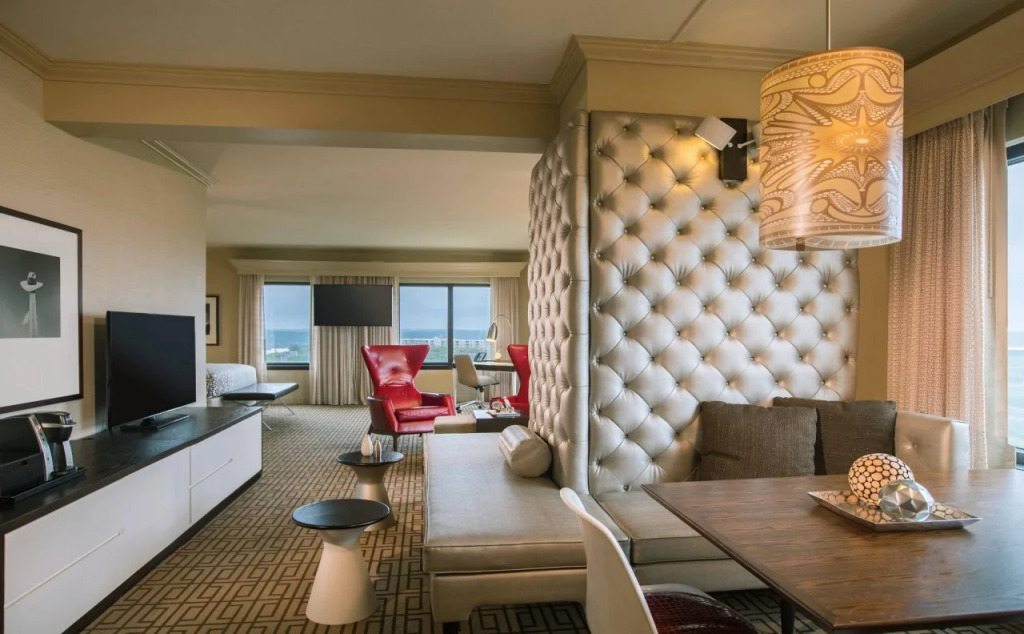 Renaissance Austin Hotel