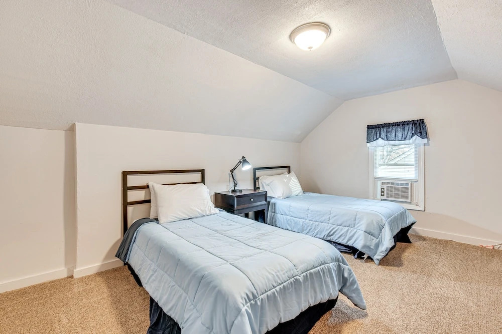Cozy Atlanta Abode Near Theme Parks, Golf & Shops
