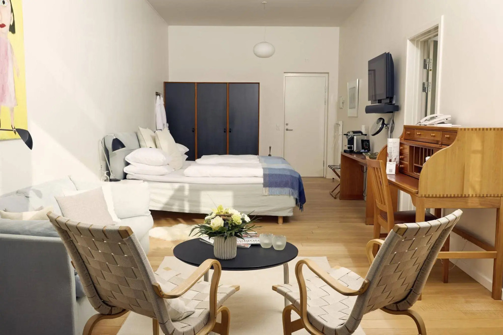 Ruths Hotel