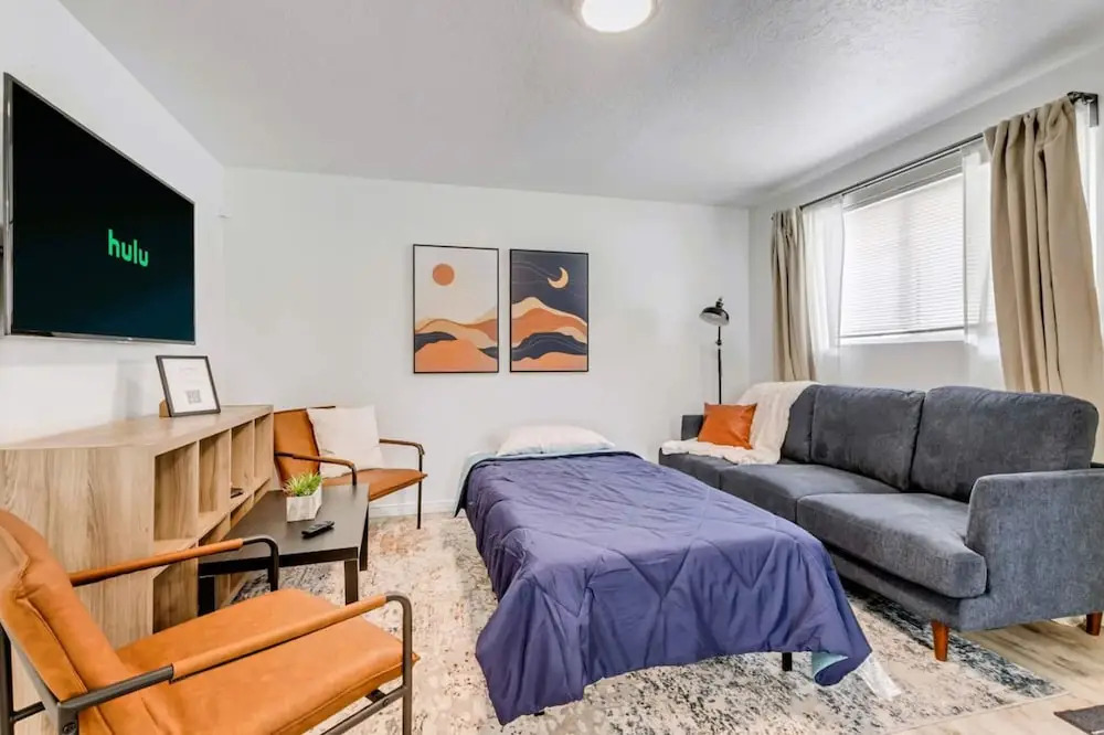 Cozy 2BR Apt w Parking Near Downtown SLC