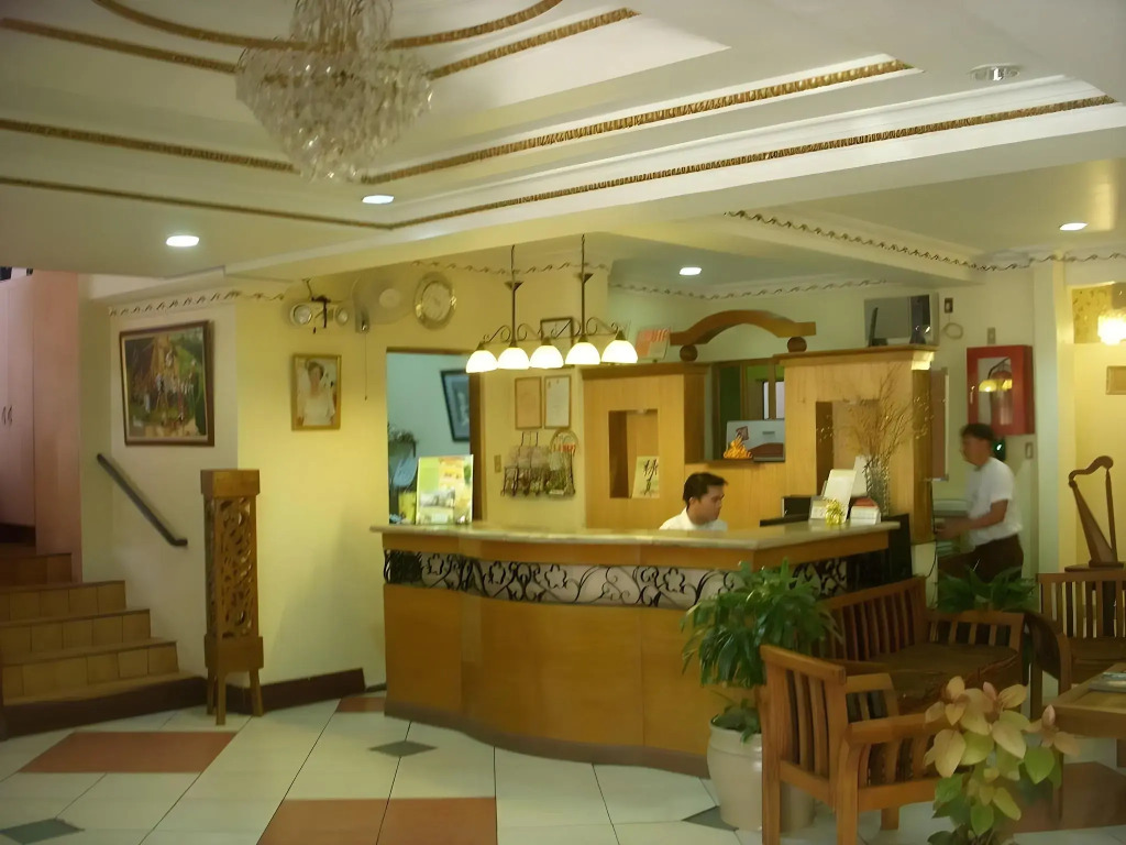 Plaza Maria Luisa Suites Inn
