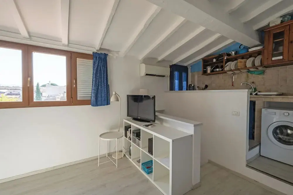 Via Laura - cozy studio