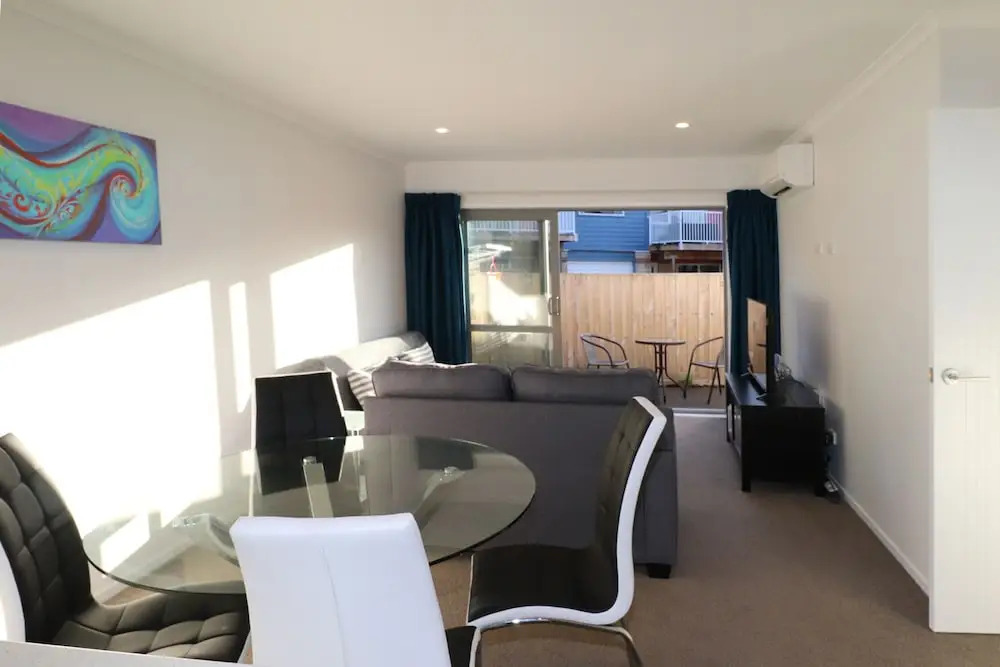 2 Brm Apartment 5 on Jones Crescent
