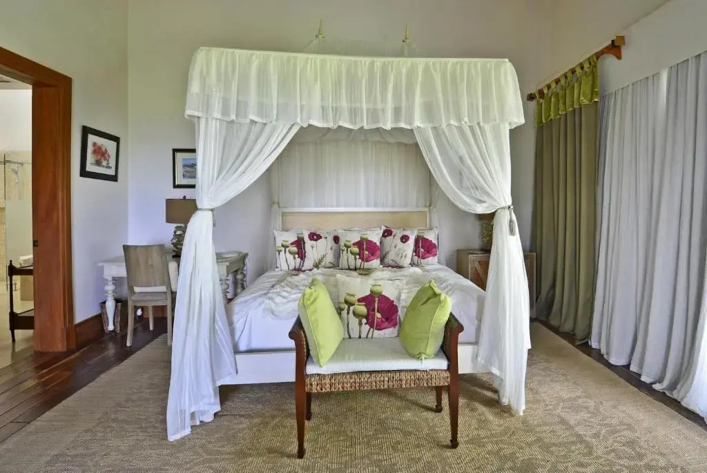 Ocean and Golf View 5-bedroom Villa With Unique Tropical Style