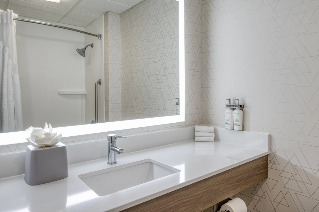Holiday Inn Express Hotel & Suites Columbus Airport by IHG