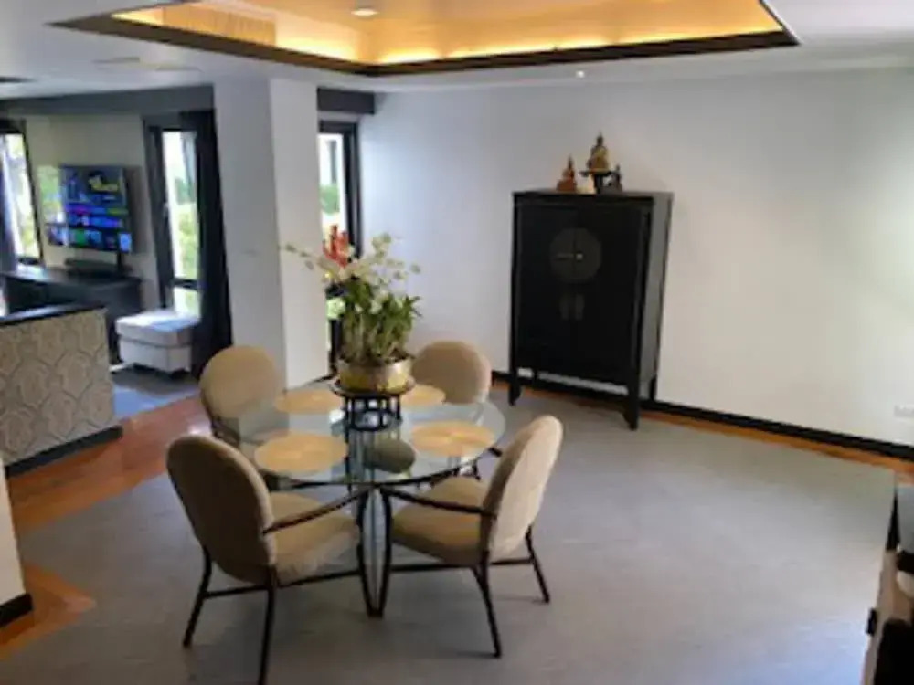 2Bed Villa - Sleeps 4 - Poolside Wifi Near Beach