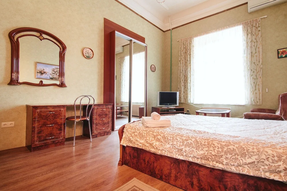 Rent Express Chervony 11