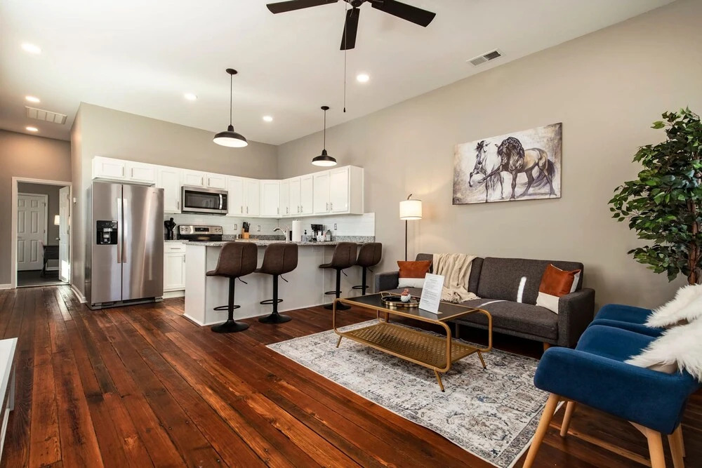 Historic Cozysuites 4BR 2BA With Modern Touches